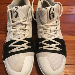 Nike Kyrie Irving 3 shoes Size 9